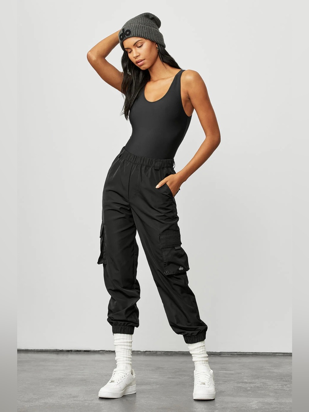 ALO Yoga It Girl Cargo Pant in Espresso